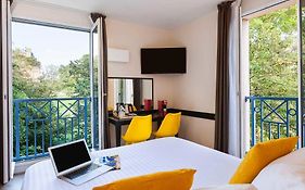 Quality Suites Paris Ouest  3*